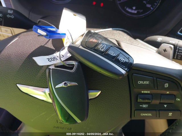 Hyundai Genesis 3.8 2016 KMHGN4JE0GU111633 Image 11