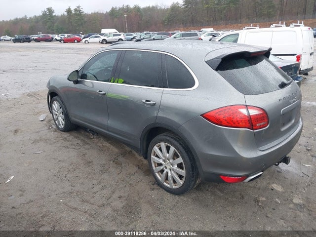 2011 PORSCHE CAYENNE WP1AA2A27BLA08965 Photo 2