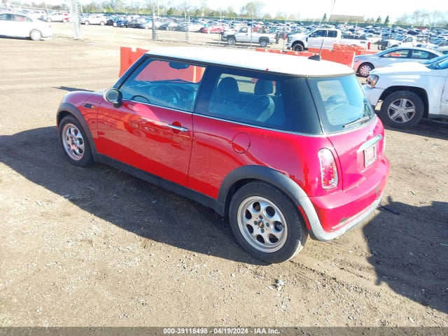 2005 MINI COOPER WMWRC33445TJ64689 Photo 2