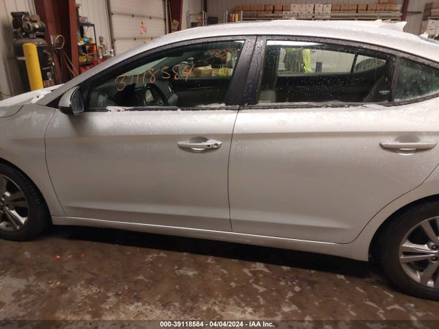Hyundai Elantra Value Edition 2018 5NPD84LF2JH386264 Image 14