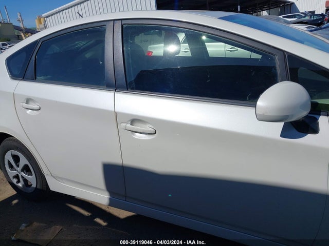 Toyota Prius Two 2015 JTDKN3DUXF0459716 Image 14