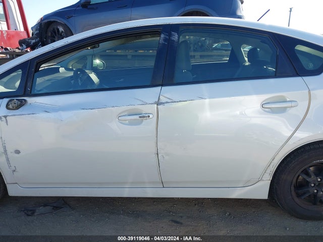 Toyota Prius Two 2015 JTDKN3DUXF0459716 Image 15