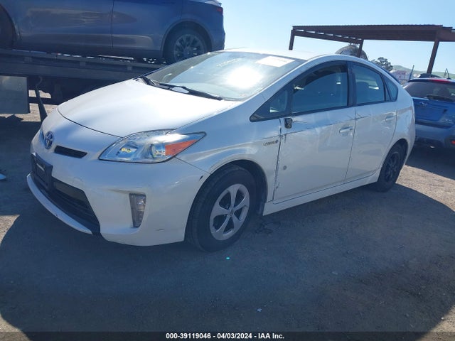 Toyota Prius Two 2015 JTDKN3DUXF0459716 Image 2