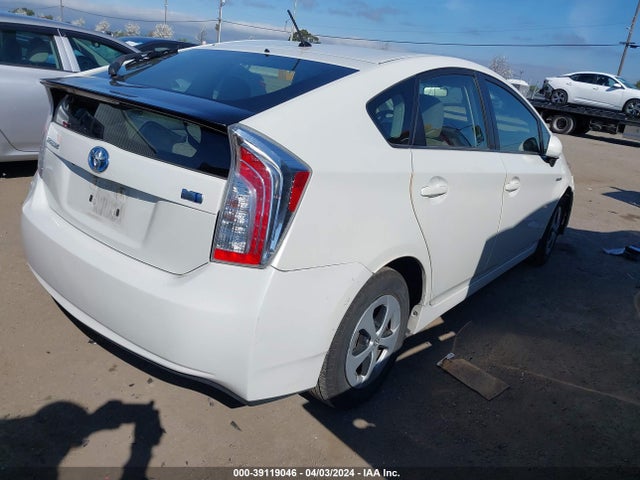 Toyota Prius Two 2015 JTDKN3DUXF0459716 Image 4