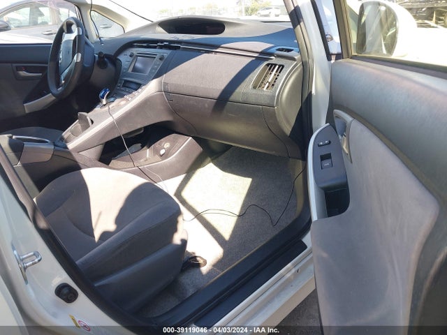 Toyota Prius Two 2015 JTDKN3DUXF0459716 Image 5