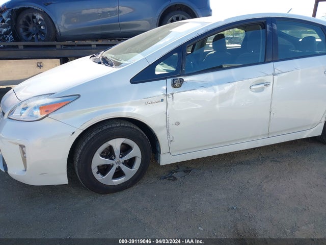 Toyota Prius Two 2015 JTDKN3DUXF0459716 Image 6