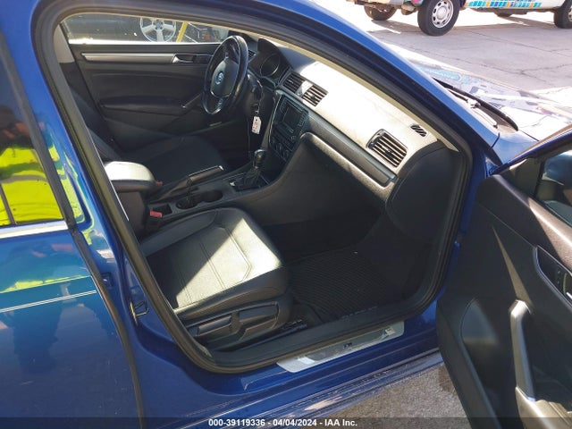 1VWAT7A31GC068715 Volkswagen Passat 1.8t R-line