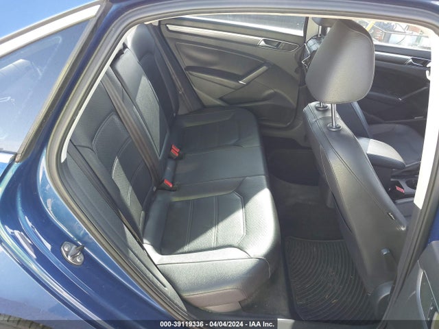 1VWAT7A31GC068715 Volkswagen Passat 1.8t R-line
