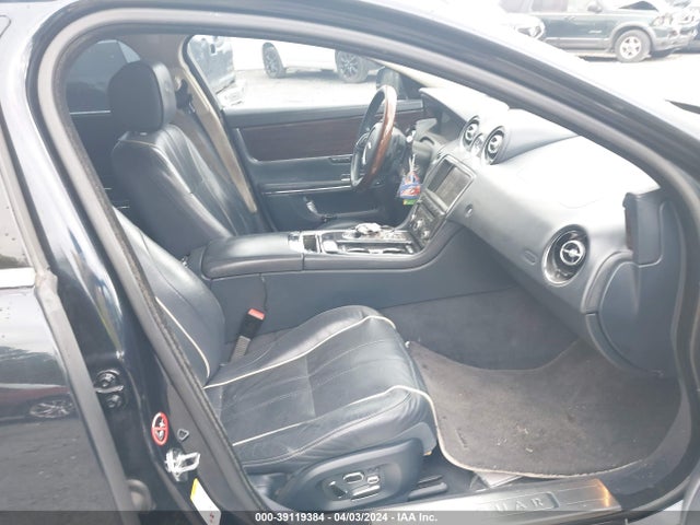 2012 JAGUAR XJ SAJWA2GB7CLV27824 Photo 4