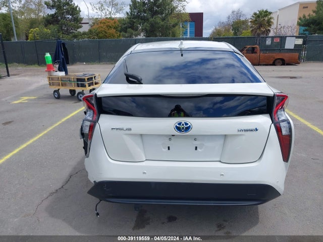 Toyota Prius Four 2018 JTDKARFU1J3062172 Image 15