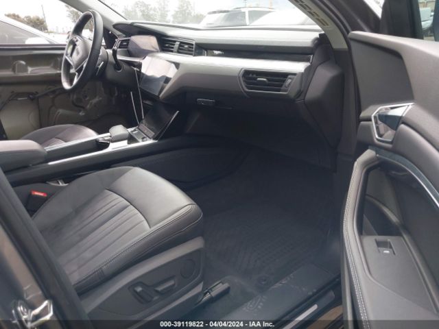 WA1AAAGE8NB011925 Audi E-tron Premium Quattro
