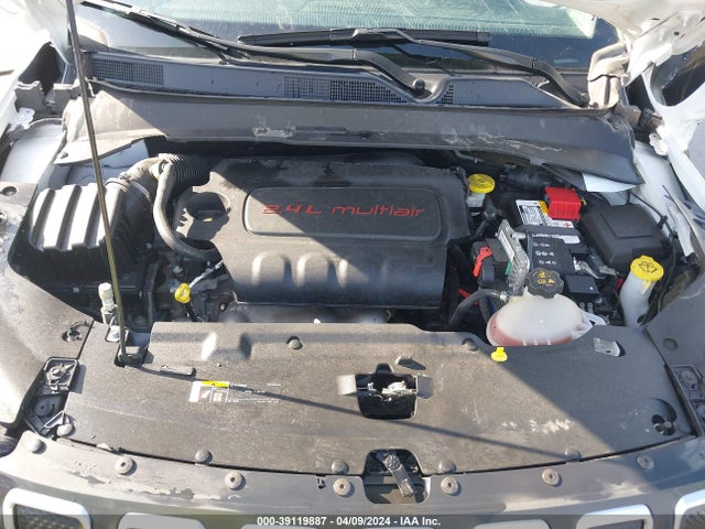 3C4NJDFB2NT125823 Jeep Compass Latitude Lux 4x4