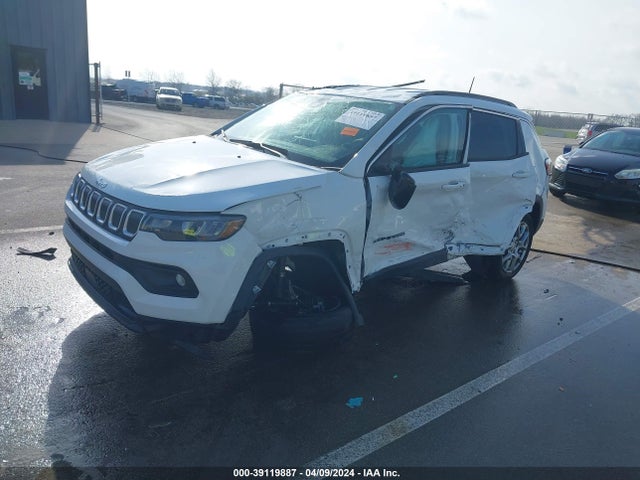 3C4NJDFB2NT125823 Jeep Compass Latitude Lux 4x4