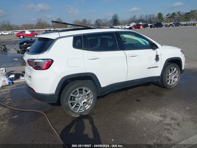 3C4NJDFB2NT125823 Jeep Compass Latitude Lux 4x4