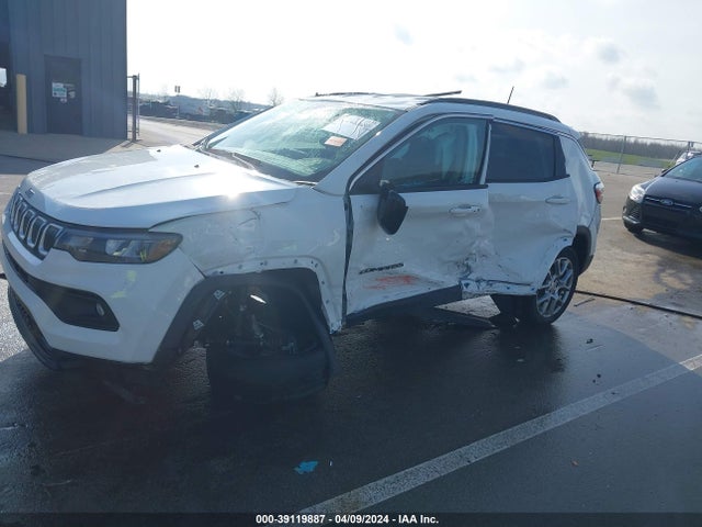 3C4NJDFB2NT125823 Jeep Compass Latitude Lux 4x4