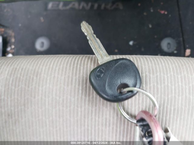 5NPD74LF1JH351377 Hyundai ELANTRA SE