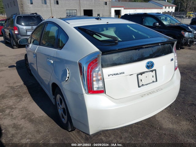 Toyota Prius Three 2014 JTDKN3DU4E1768834 Image 3