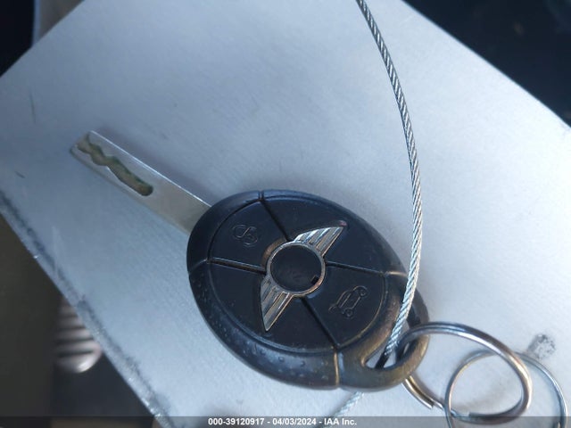 2006 MINI COOPER S WMWRH33556TK57443 Photo 10