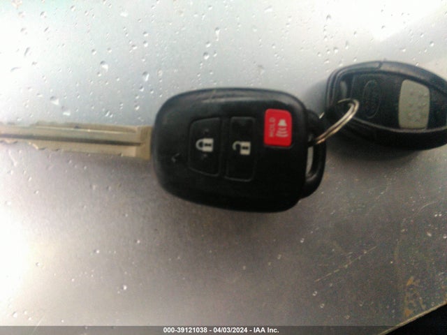 Toyota RAV4 LE 2016 2T3BFREV4GW417966 Image 11