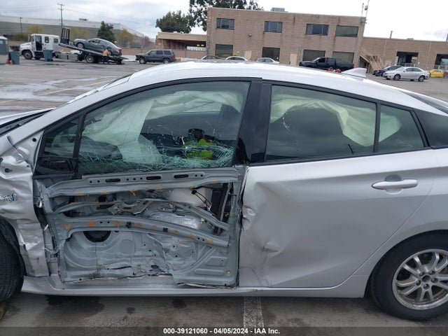Toyota Prius Prime Plus 2019 JTDKARFP5K3108078 Image 15