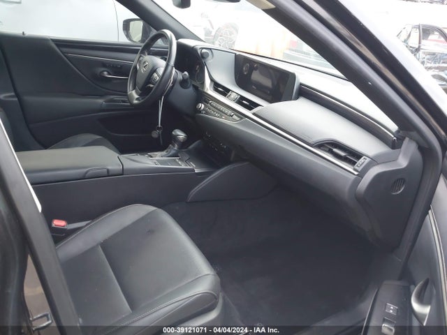 Lexus ES 300H 2021 58ADA1C11MU012797 Image 5
