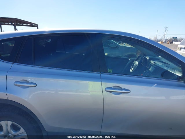 Toyota RAV4 LE 2015 JTMZFREVXFD051697 Image 13