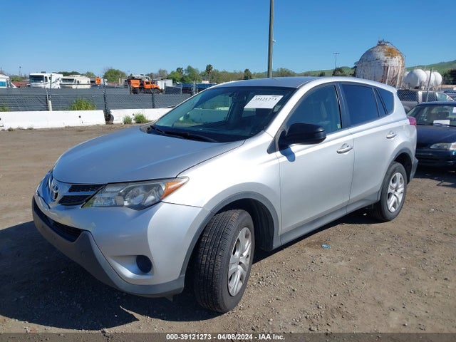 Toyota RAV4 LE 2015 JTMZFREVXFD051697 Image 2