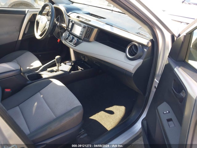 Toyota RAV4 LE 2015 JTMZFREVXFD051697 Image 5