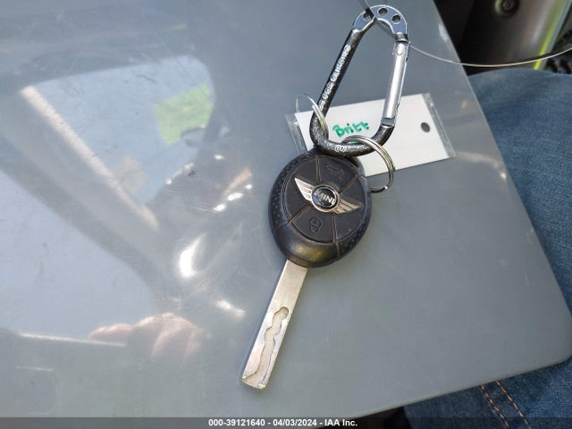 2006 MINI COOPER S WMWRE33526TN29598 Photo 10