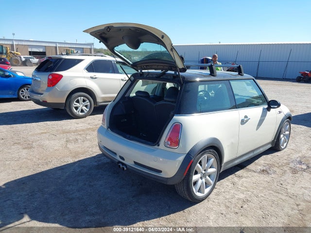 2006 MINI COOPER S WMWRE33526TN29598 Photo 3
