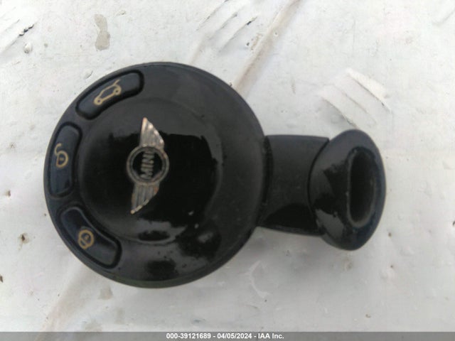 2010 MINI COOPER WMWMF3C52ATU77261 Photo 10