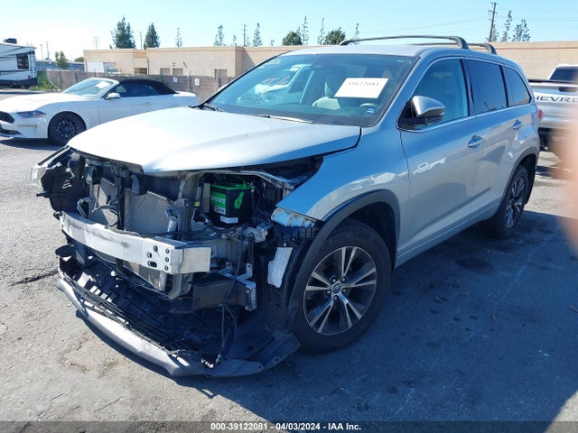Toyota Highlander Le 2018 5TDZZRFH9JS287531 Image 2