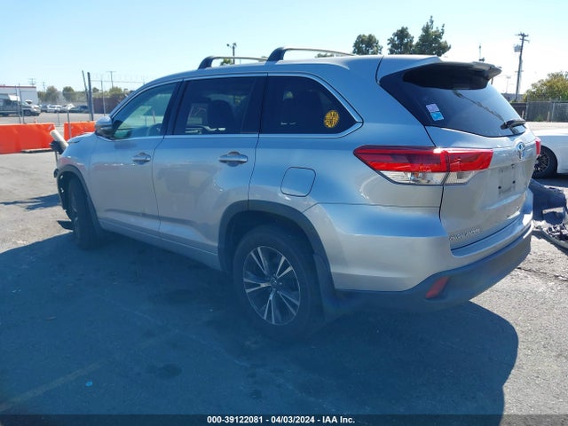 Toyota Highlander Le 2018 5TDZZRFH9JS287531 Image 3