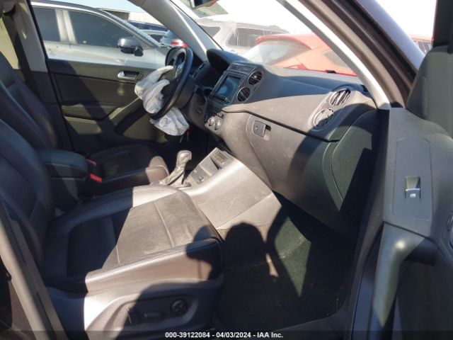 WVGTV7AX5HK015558 Volkswagen Tiguan 2.0t Sport