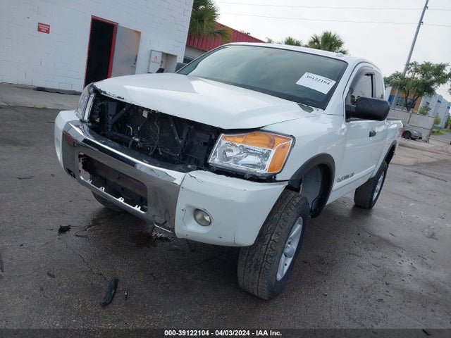 Nissan Titan Pro-4x 2015 1N6BA0CC8FN500752 Image 2