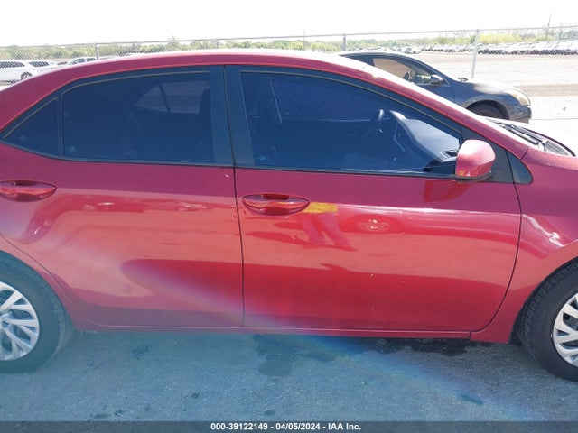 Toyota COROLLA LE 2018 5YFBURHE9JP806492 Image 13