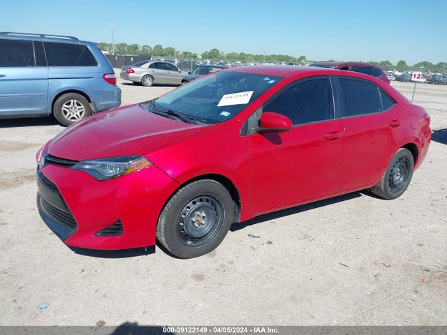 Toyota COROLLA LE 2018 5YFBURHE9JP806492 Image 2