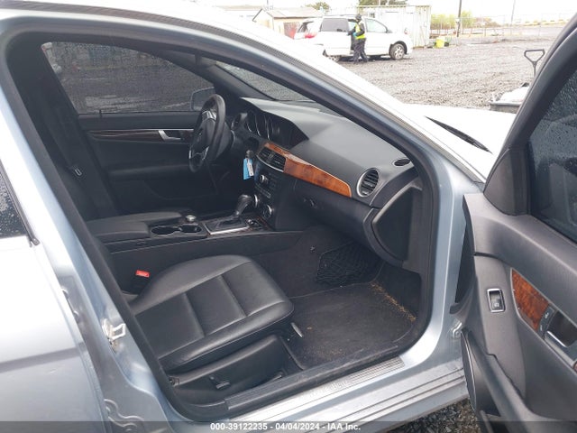 WDDGF8AB2EG223723 Mercedes-Benz C 300 Luxury 4matic/sport 4matic