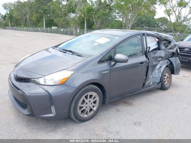Toyota Prius V Three 2015 JTDZN3EU8FJ036818 Image 2