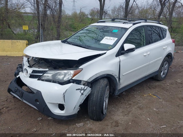 Toyota Rav4 Xle 2015 JTMRFREV8FJ050565 Image 2