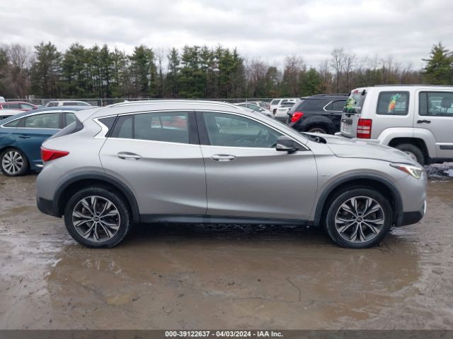 SJKCH5CR8HA038429 Infiniti Qx30 Premium