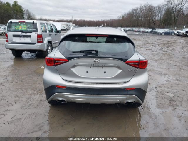 SJKCH5CR8HA038429 Infiniti Qx30 Premium