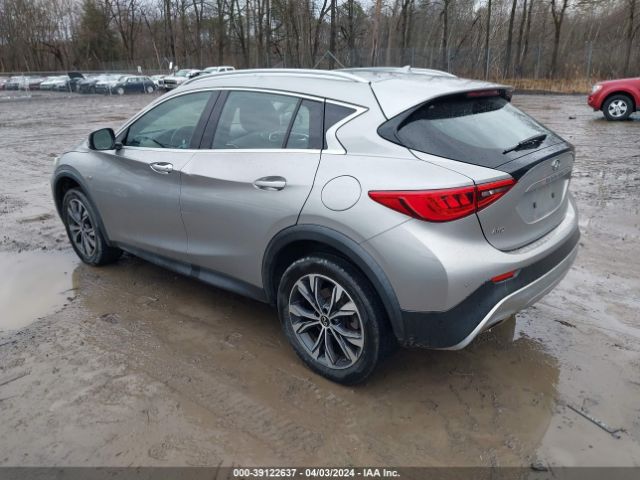 SJKCH5CR8HA038429 Infiniti Qx30 Premium