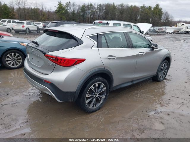SJKCH5CR8HA038429 Infiniti Qx30 Premium