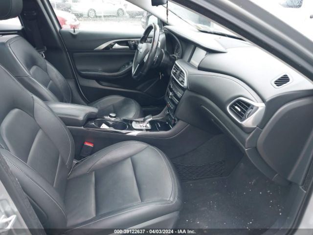 SJKCH5CR8HA038429 Infiniti Qx30 Premium