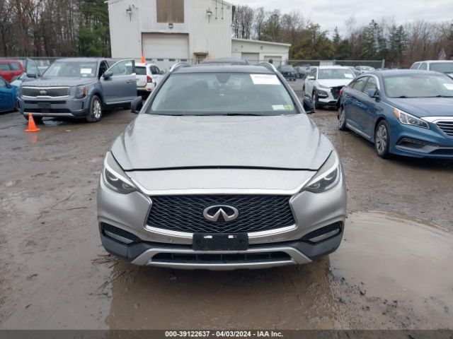 SJKCH5CR8HA038429 Infiniti Qx30 Premium