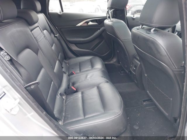SJKCH5CR8HA038429 Infiniti Qx30 Premium