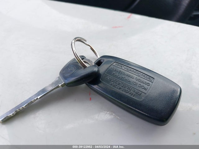 39122952 :رقم المزاد ، JM1BJ225X30106776 vin ، 2003 Mazda Protege Dx/es/lx مزاد بيع