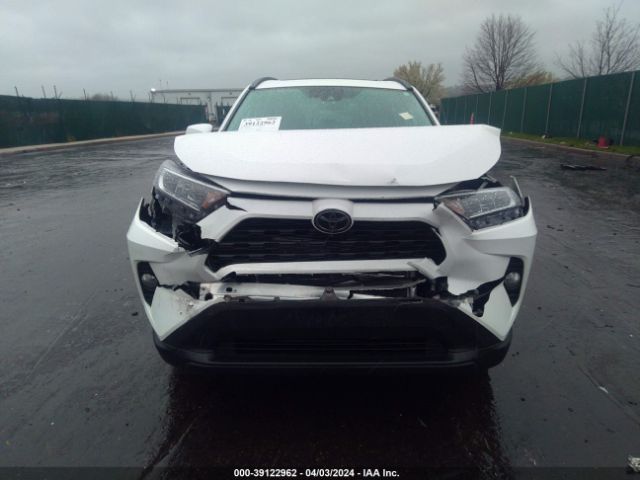 2T3A1RFV5KW044504 Toyota Rav4 Xle Premium