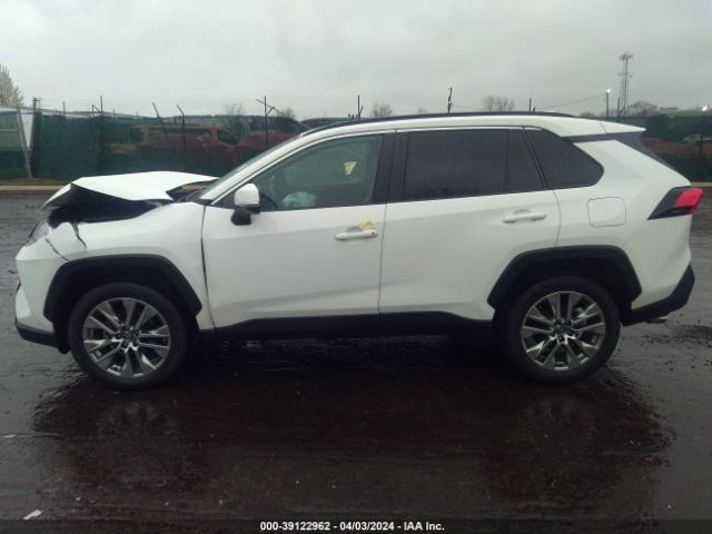 2T3A1RFV5KW044504 Toyota Rav4 Xle Premium